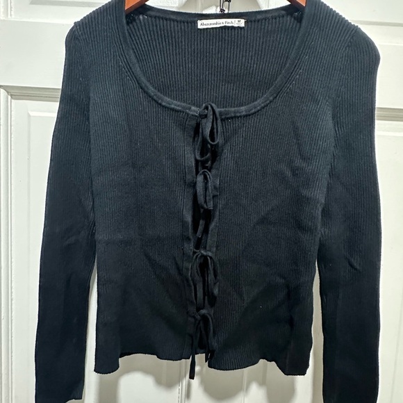 Abercrombie and Fitch Black Ribbed Top with Bow Details size Medium EUC - Picture 2 of 4